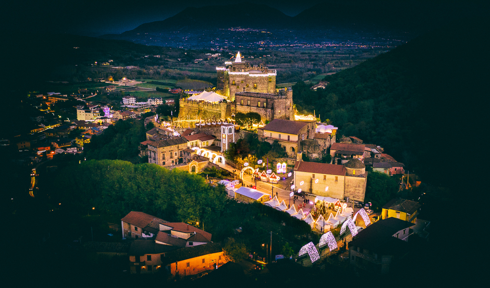 Cadeaux al Castello 2021 Marcatini di natale a Limatola.jpg